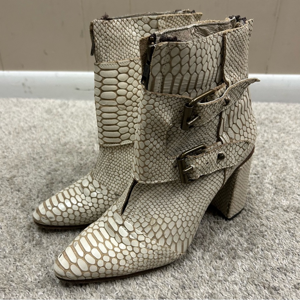 Freebird Joey Boots Women’s 9 Leather Snakeskin White Heal Double Buckle